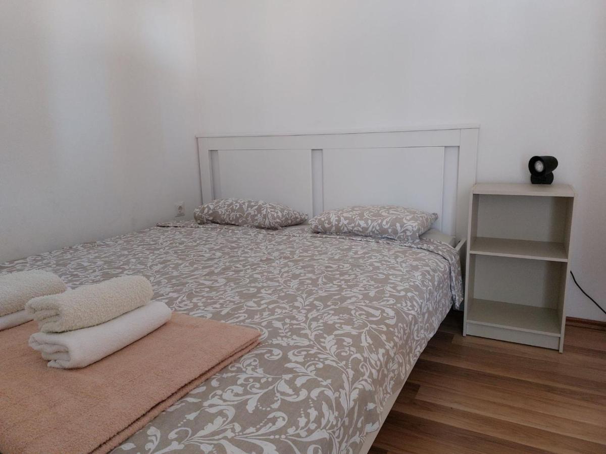 Apartmani Dejan Скрадин Екстериор снимка